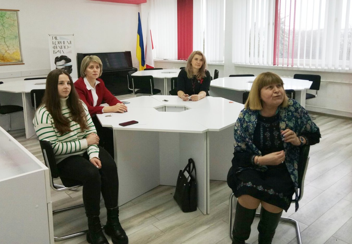 Викладачі кафедри загального мовознавства і слов`янських мов розповіли про перспективність навчання на факультеті філології і журналістики